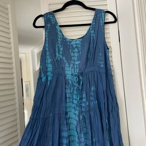 Size M women’s maxi tie-dye dress